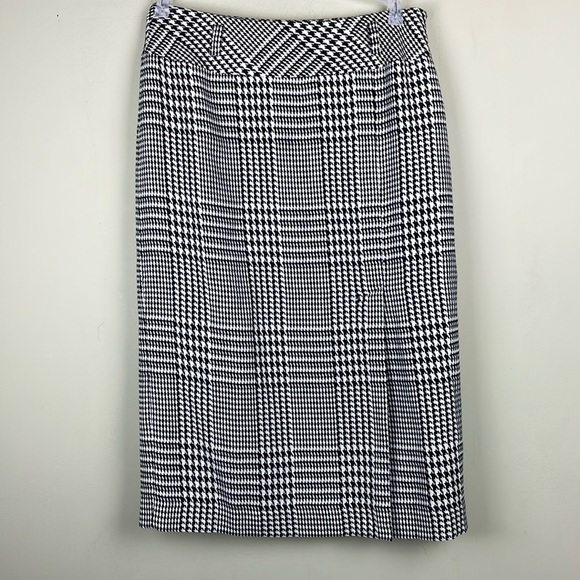 Evan Picone, houndstooth midi length skirt, front slit, side zip size 8 - Picture 3 of 10